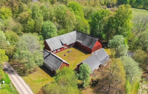 Cozy Home In Hishult With Kitchen in Knäred